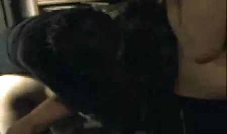 Mijn vrouw is blij met een pijpbeurt en springt in de gratis poldertube lul.