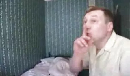 Met sperma op zijn gratis seksfilm gezicht.