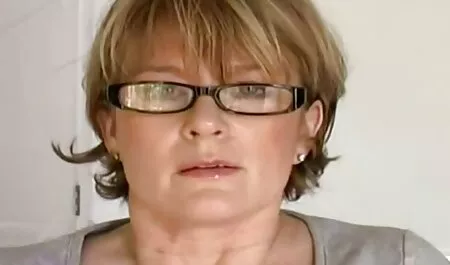 Hij pompte de pomp en verpestte seksfilms vagina zijn kont.