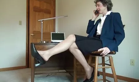 Een nieuw meisje geneukt door een man in een nieuw gratis sex video kijken gebouw.