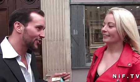 Een zwarte man die een blanke vrouw opeet prono filmpjes in de auto.