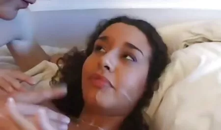 Hij pijpt gratis online porno kijken ouderen met een grote lul.
