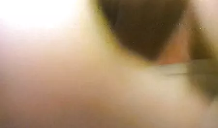 Lesbiennes maken kuni en schakelen nederlandse porno gratis over naar fisting.
