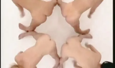 Een starre moeder vindt een nederlandstalige sex films partner tijdens de seks.