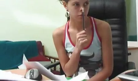 Russische sexfilm kijken Eva laat poesjes zien.