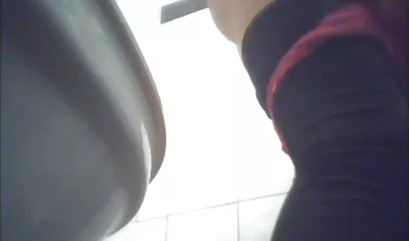 De blonde gratis sexfilms 123 werkt haar mond en vangt de cumshot.