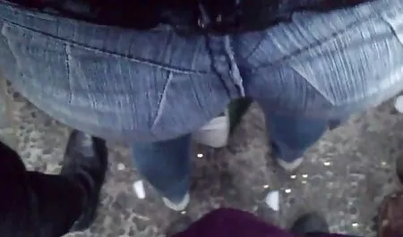 Broer ' s lift eet een zwarte gratis poldertube vrouw.