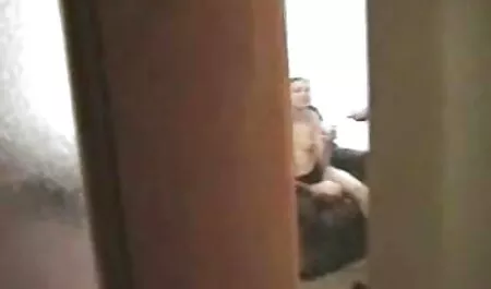 Roodharige haar de beste sexfilms bbw toont borsten.