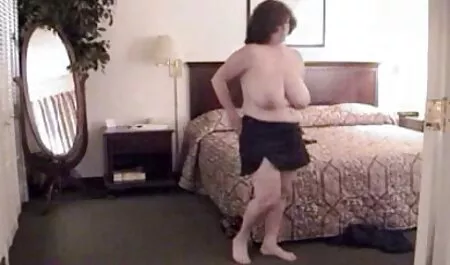 Ze heeft bruin haar in gratis sexsfilms kijken twee gaten.