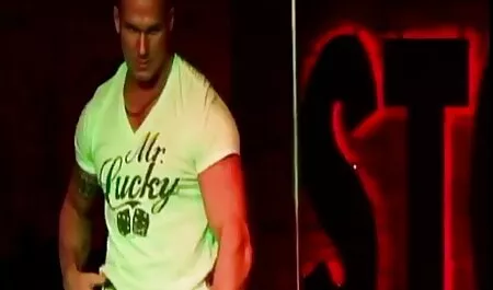 Neuken in de kont en vagina van een zwarte vrouw. xxx gratis nl