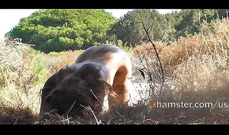 Gefascineerd door haar borsten en open haar benen. free seksfilms