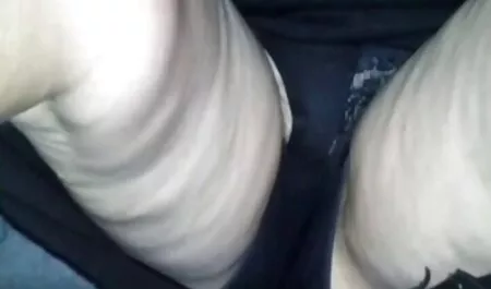 Een oudere vrouw die jongere vrouwen pornofilm kijken gratis neukt.