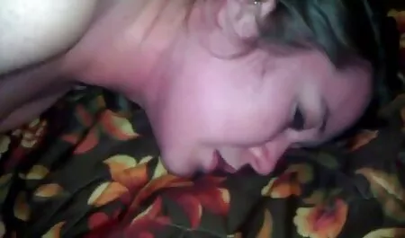 Lesbiennes zoek gratis porno neuken strapon in bed.