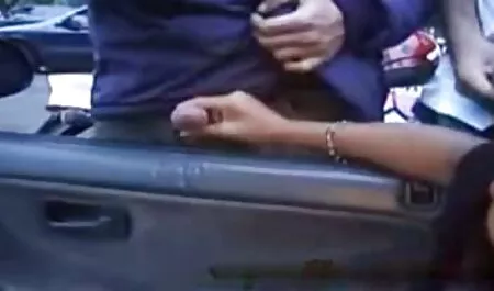 Milf wordt tiener sex films geneukt door twee mannen.