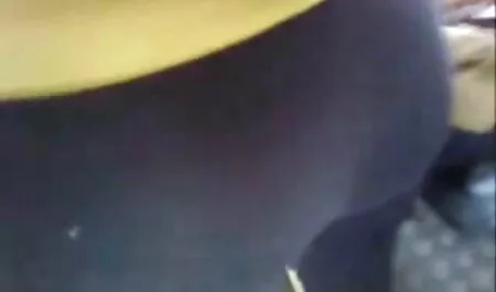 De bruine vingers de gratis sex video kijken ledematen van het been.