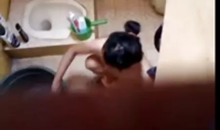 De Aziaat heeft een bekwame nl gratis porno lul in de vagina.