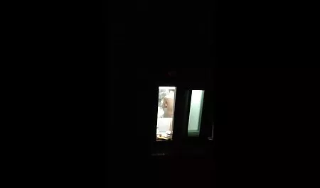 Mecha neukt iemand in de badkamer. gratis oma sex filmpjes