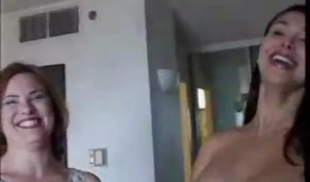 Lesbische vriendinnen gratis seks film kijken met vingers neuken.