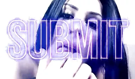 De baas kijkt en mooie sexfilms de ondergeschikten Masturberen.