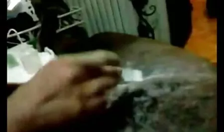 Hij draaide de maag gratis sexflims kijken van het meisje en eindigde met zijn rug naar haar.