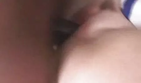 Ze neukt haar kont waar haar man bij is. pono filmpjes