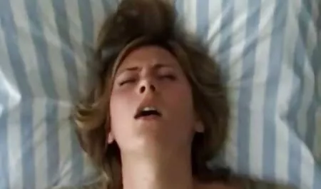 De idioot zit niet gratis sexsfilms kijken officieel in de auto.