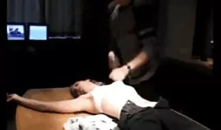 Jonge mensen zuigen pikken en neuken nl porno films kaal.