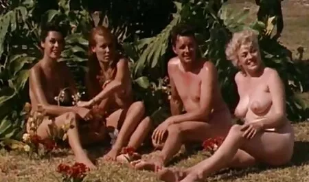 De vriendin van de seksshopverkoper buitensex filmpjes als fallus.