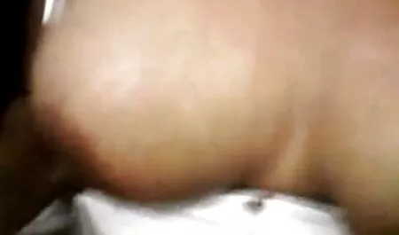 Ledematen gratis online porno kijken stijgen hoger als een meisje haar voeten aanraakt.