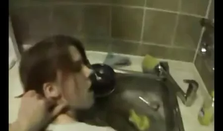 De Fransen geven sexfilm kijken twee mannen op.