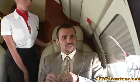 Een agent die de chauffeur gratis sexfims kijken neukt.