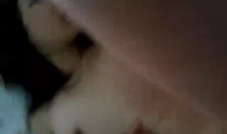 De blonde gratis neuk videos copuleert met een zwarte man.