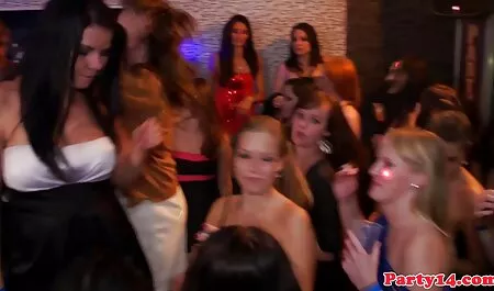 Een oude Lesbienne leert de tiener sex films basis van anilingus.