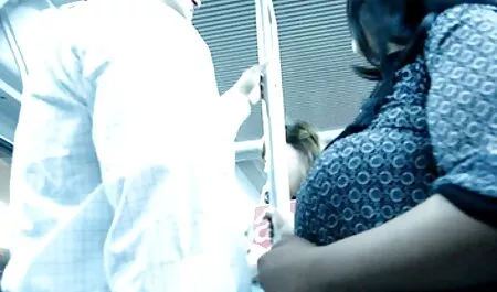 Een jong meisje dat haar sex nl tube poesje buiten betast.