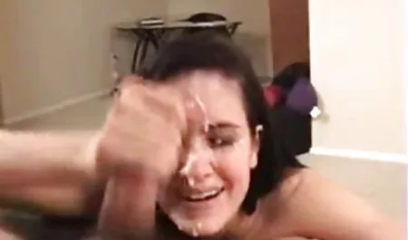 Een meisje in rood ondergoed zal neuken hollandse porno tube en klaarkomen op haar gezicht.