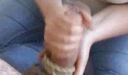 Een secretaresse gratis seksfilms neukte haar baas.