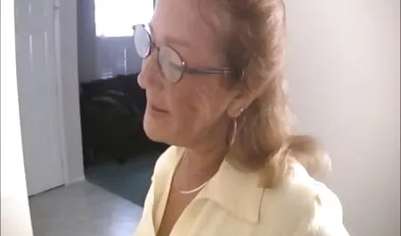 De jonge vrouw neukt een gratis porno film kijken jonge man.