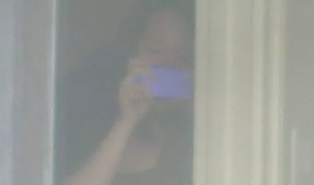 In de badkamer, seksfilm 123 een mager meisje in haar kont eten.